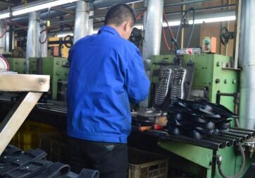 走路鞋底發黏原是蚜蟲搞怪